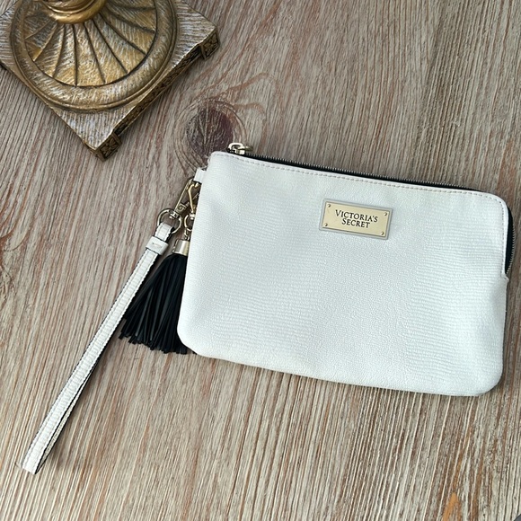 Victoria's Secret Handbags - Victoria’s Secret wristlet